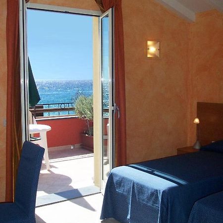 Acqua Di Mare Bed & Breakfast Бордихера Екстериор снимка